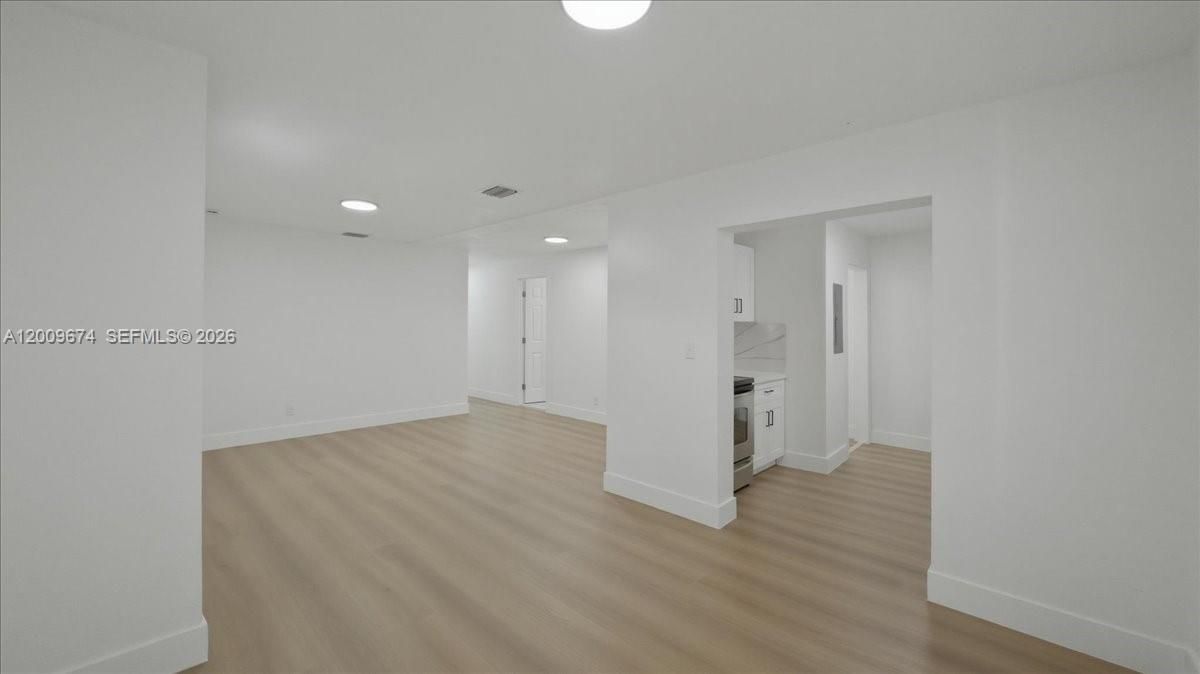 Vendido Recientemente: $390,000 (3 camas, 2 baños, 988 Pies cuadrados)