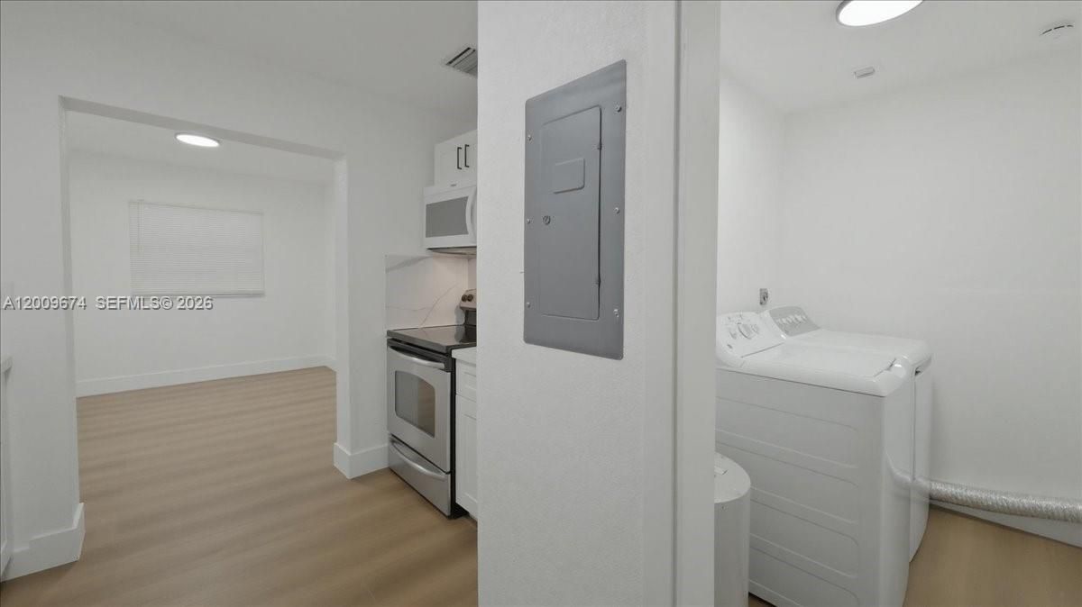 Vendido Recientemente: $390,000 (3 camas, 2 baños, 988 Pies cuadrados)