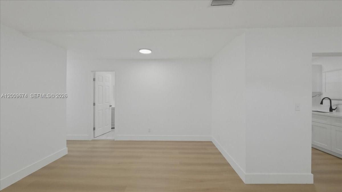 Vendido Recientemente: $390,000 (3 camas, 2 baños, 988 Pies cuadrados)