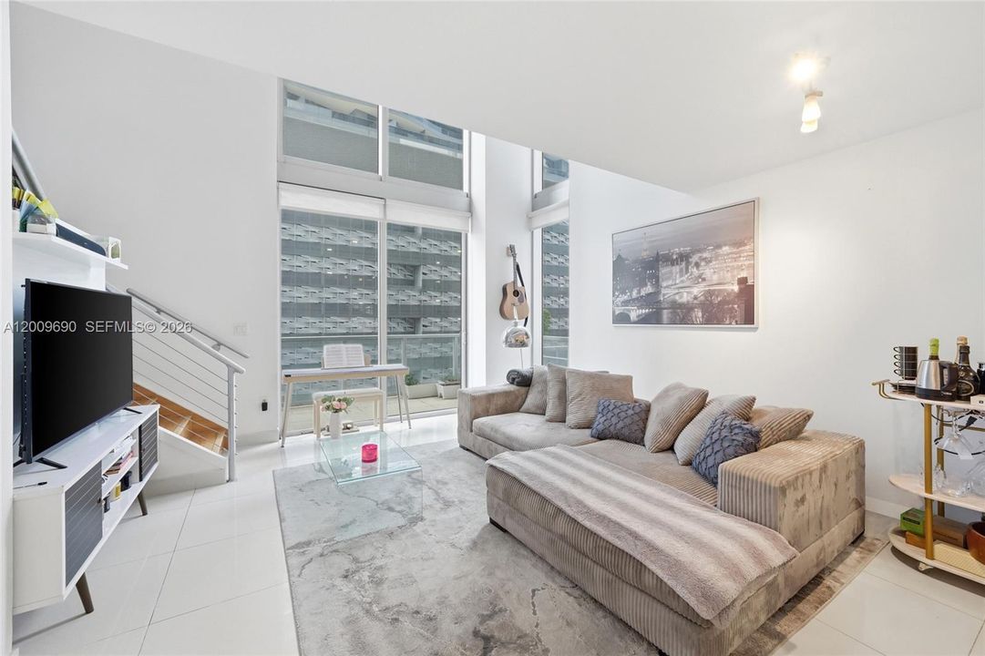 For Sale: $380,000 (1 beds, 1 baths, 968 Square Feet)