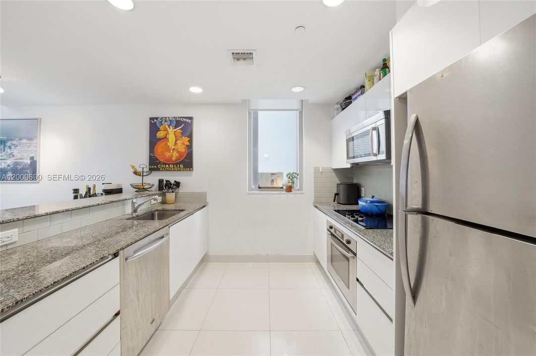 For Sale: $380,000 (1 beds, 1 baths, 968 Square Feet)