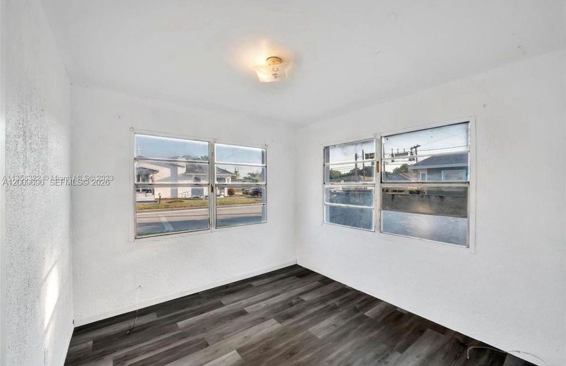 For Sale: $180,000 (2 beds, 1 baths, 816 Square Feet)