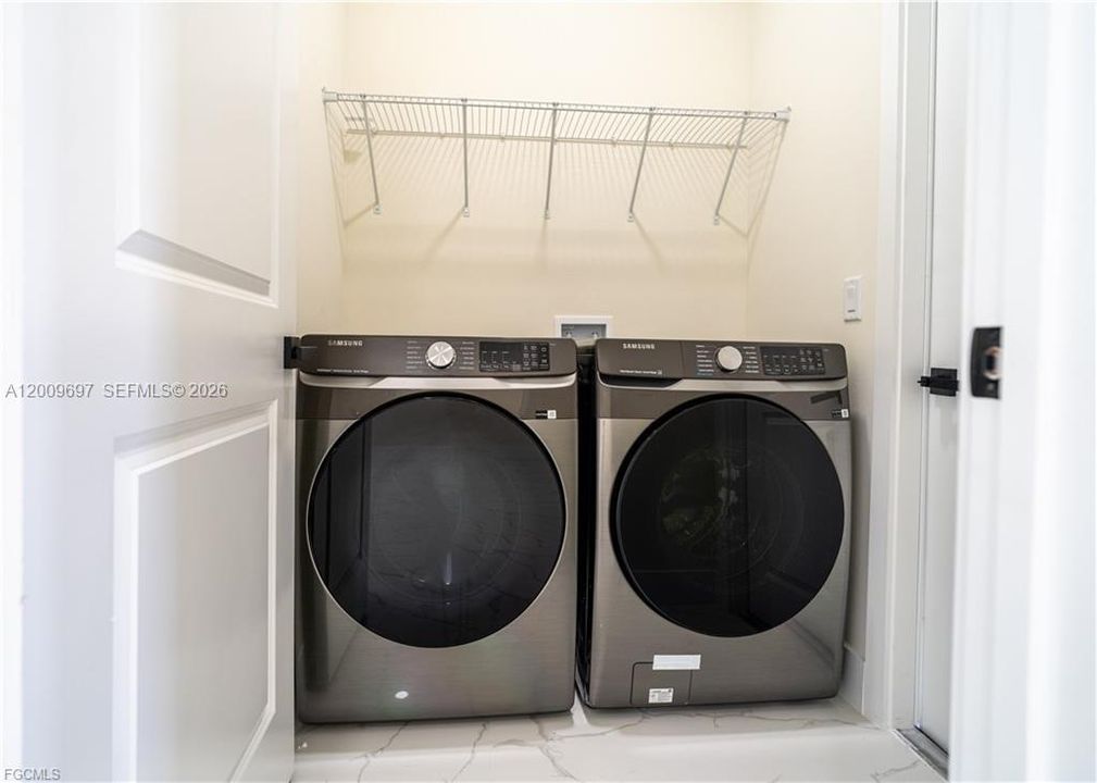 For Sale: $329,000 (3 beds, 2 baths, 1562 Square Feet)