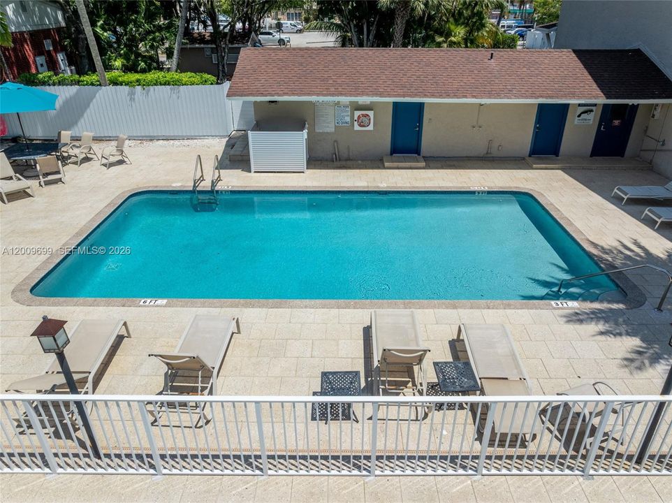 En Venta: $940,000 (3 camas, 2 baños, 1936 Pies cuadrados)