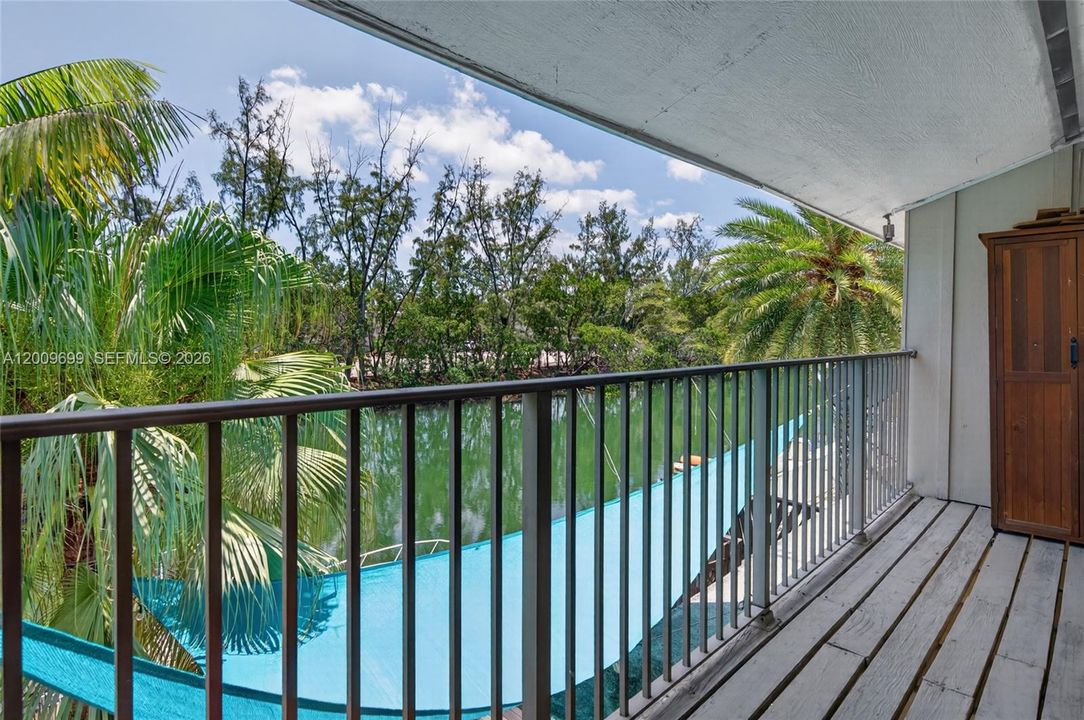 En Venta: $940,000 (3 camas, 2 baños, 1936 Pies cuadrados)