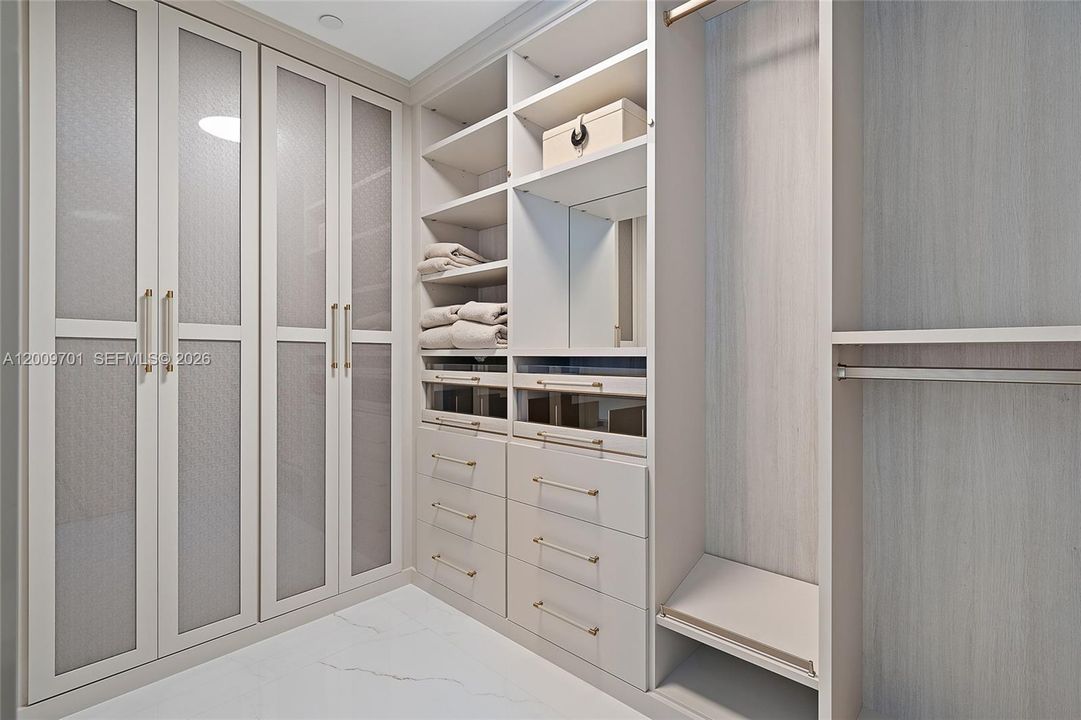 Recently Sold: $6,600,000 (4 beds, 4 baths, 5205 Square Feet)