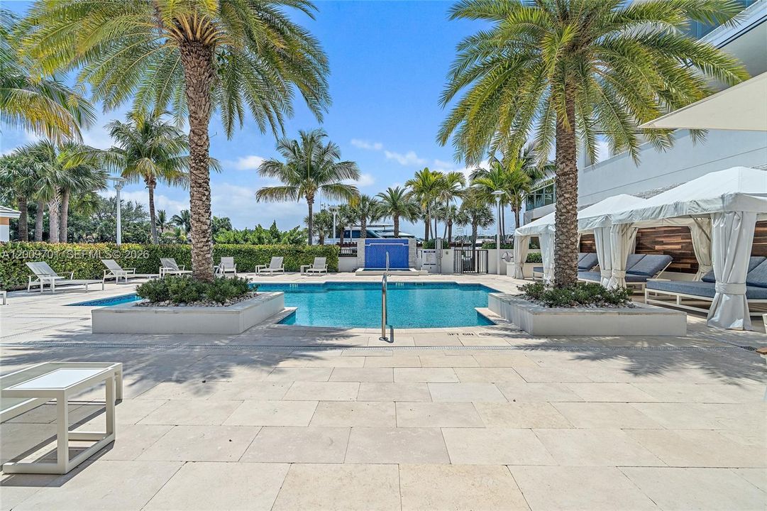 Recently Sold: $6,600,000 (4 beds, 4 baths, 5205 Square Feet)