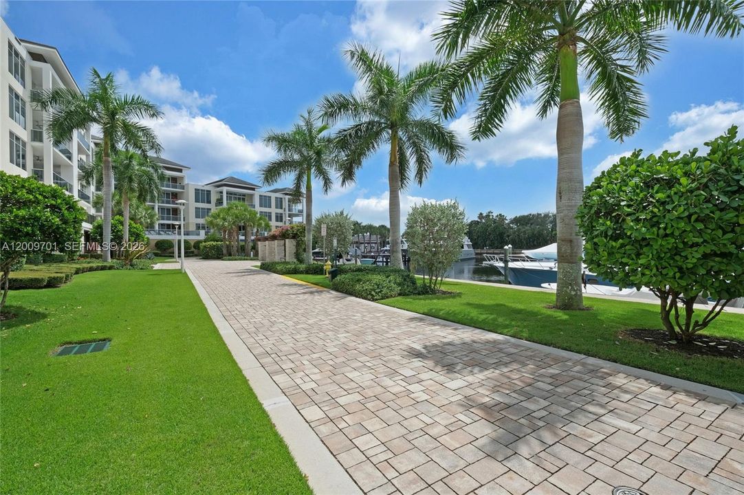 Recently Sold: $6,600,000 (4 beds, 4 baths, 5205 Square Feet)
