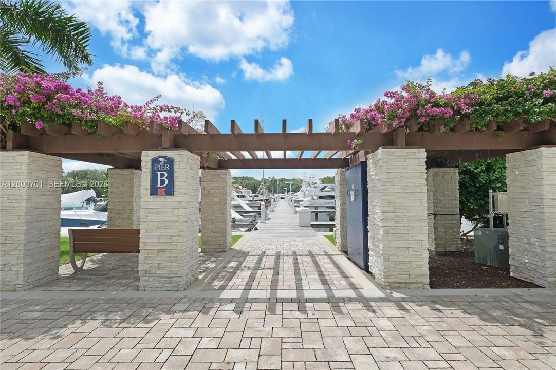Recently Sold: $6,600,000 (4 beds, 4 baths, 5205 Square Feet)