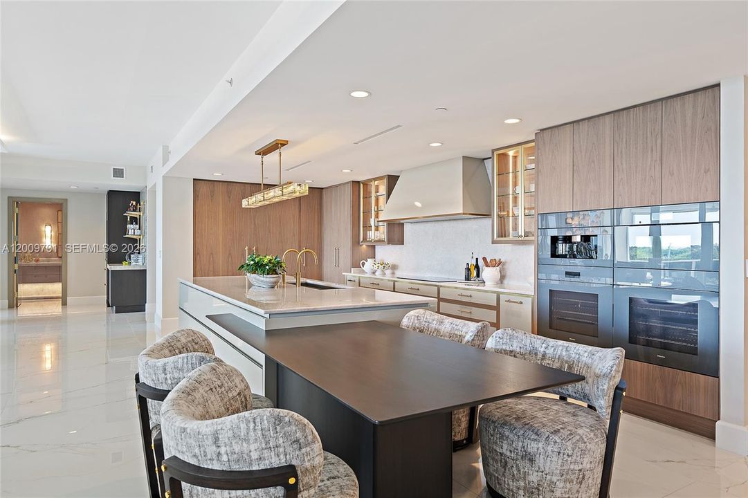 Recently Sold: $6,600,000 (4 beds, 4 baths, 5205 Square Feet)