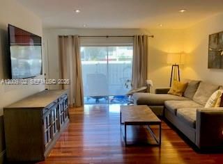 Active With Contract: $3,650 (3 beds, 2 baths, 1470 Square Feet)