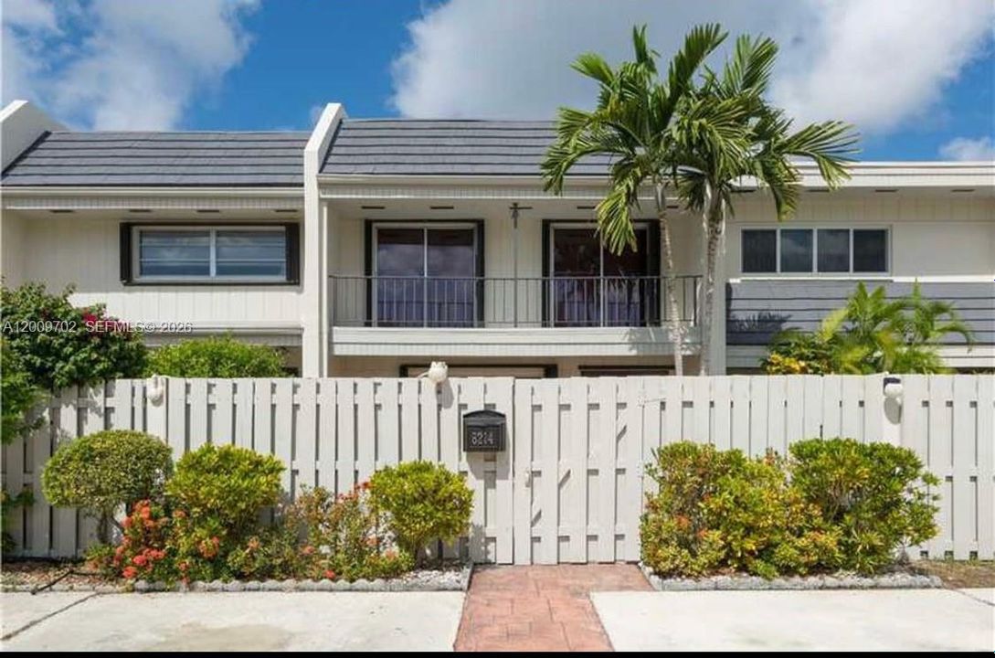Active With Contract: $3,650 (3 beds, 2 baths, 1470 Square Feet)