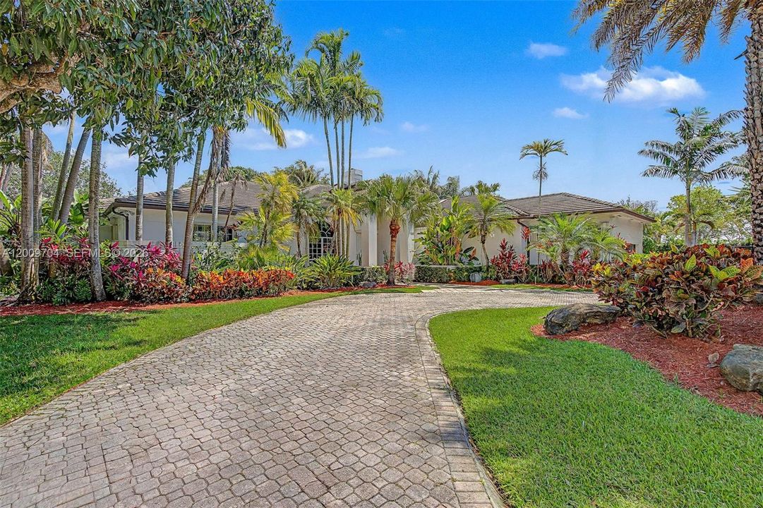 Active With Contract: $3,300,000 (5 beds, 5 baths, 5079 Square Feet)