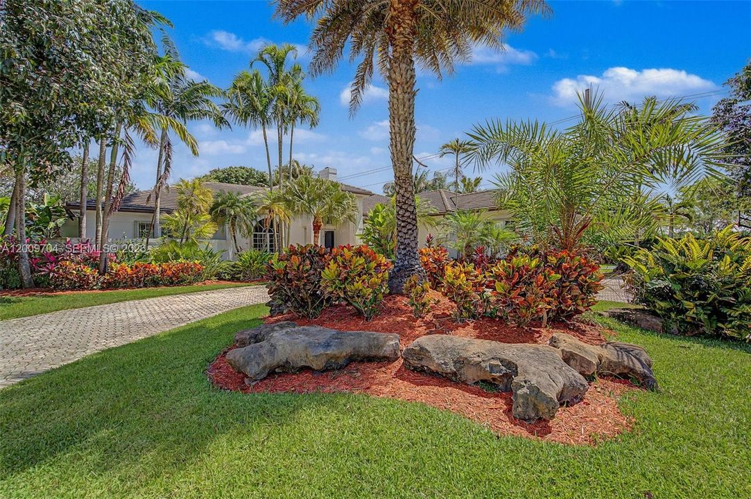 Active With Contract: $3,300,000 (5 beds, 5 baths, 5079 Square Feet)