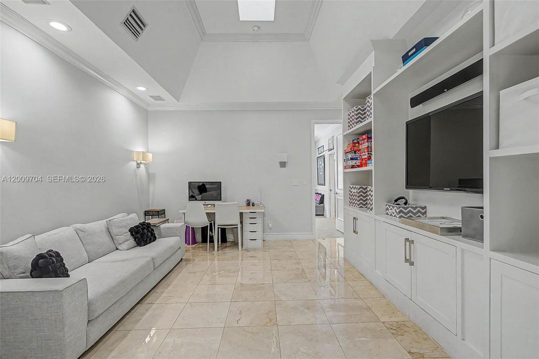 Active With Contract: $3,300,000 (5 beds, 5 baths, 5079 Square Feet)