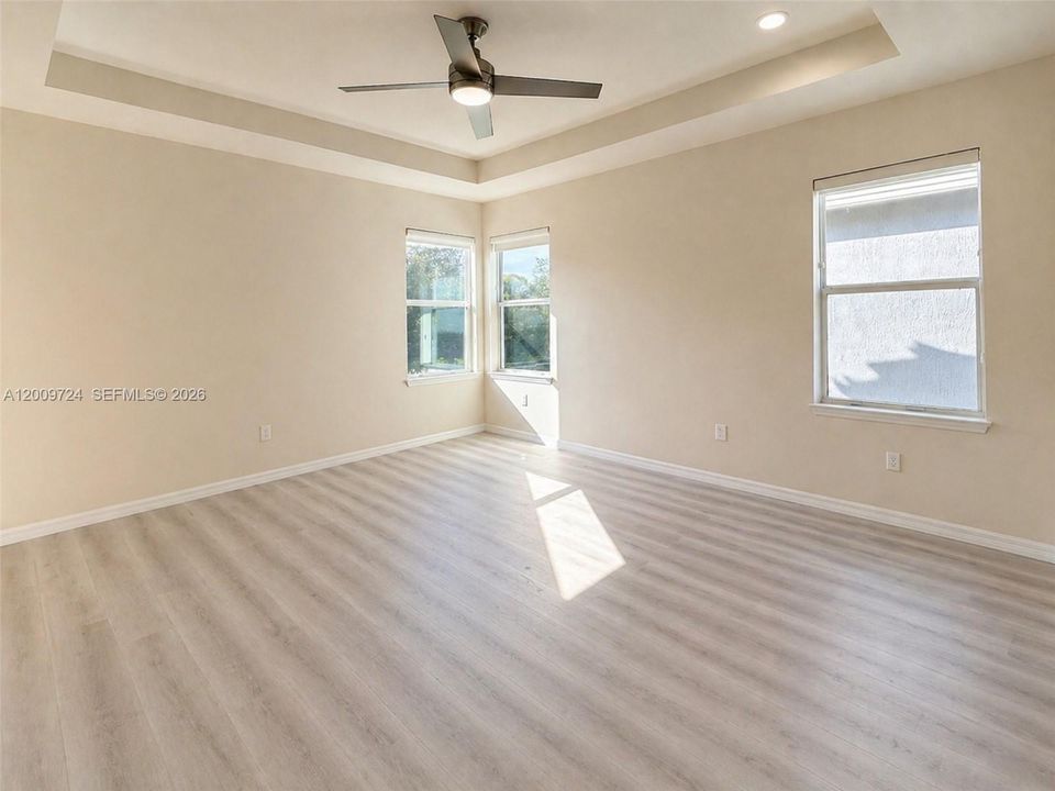 Active With Contract: $909,000 (5 beds, 3 baths, 2501 Square Feet)