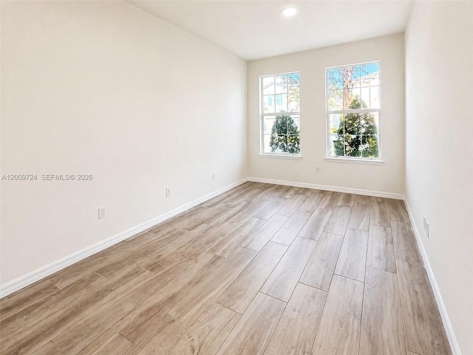Active With Contract: $909,000 (5 beds, 3 baths, 2501 Square Feet)