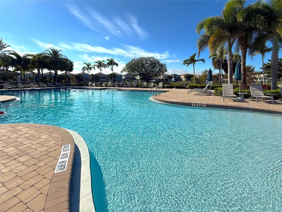Active With Contract: $909,000 (5 beds, 3 baths, 2501 Square Feet)