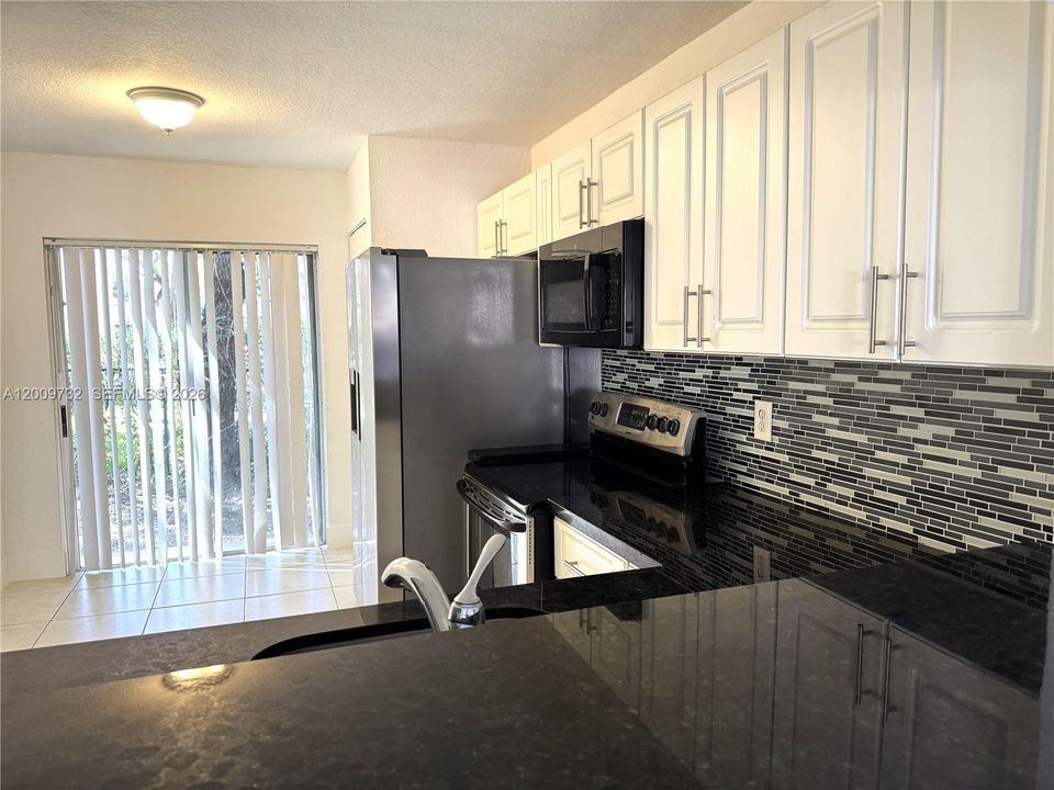 En Venta: $214,800 (2 camas, 2 baños, 822 Pies cuadrados)