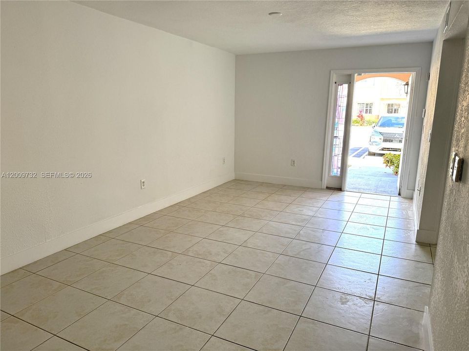 En Venta: $214,800 (2 camas, 2 baños, 822 Pies cuadrados)
