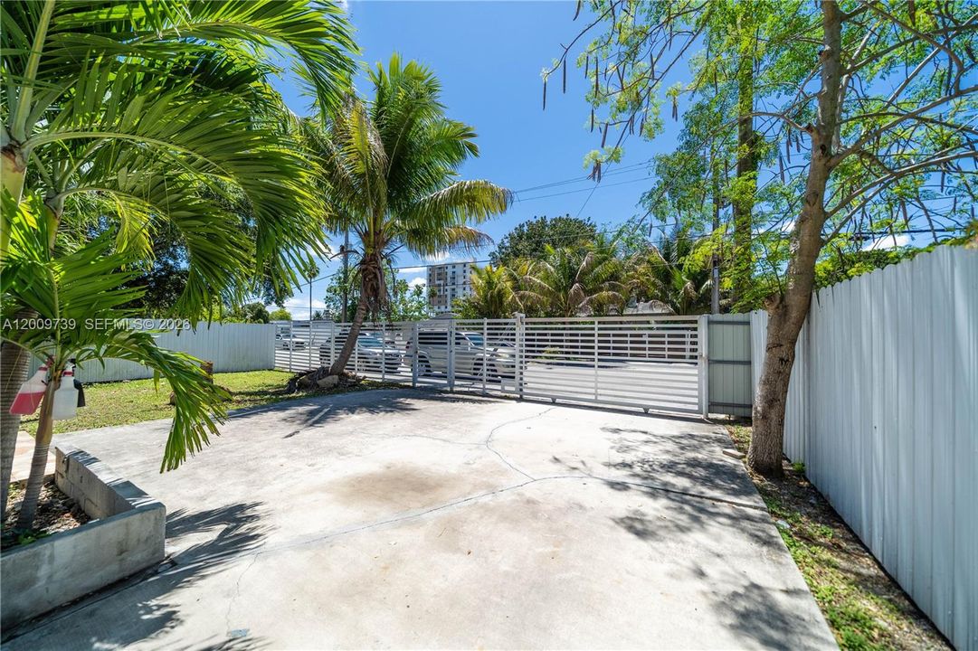 En Venta: $629,999 (3 camas, 3 baños, 1582 Pies cuadrados)