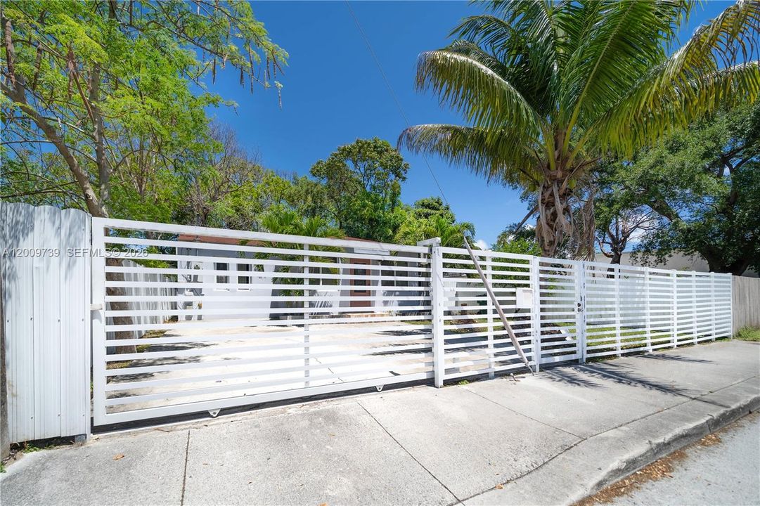 En Venta: $629,999 (3 camas, 3 baños, 1582 Pies cuadrados)