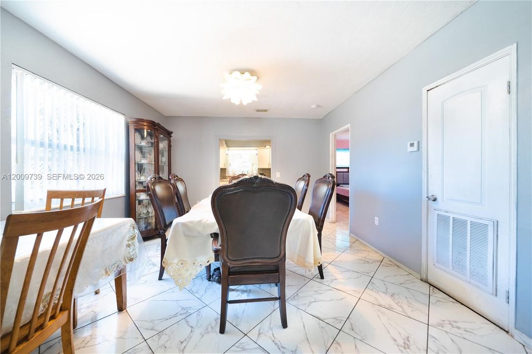 En Venta: $629,999 (3 camas, 3 baños, 1582 Pies cuadrados)