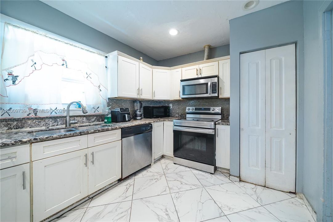 En Venta: $629,999 (3 camas, 3 baños, 1582 Pies cuadrados)