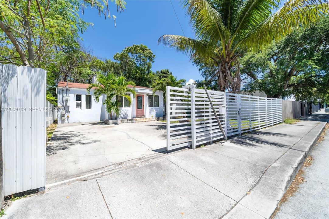 En Venta: $629,999 (3 camas, 3 baños, 1582 Pies cuadrados)