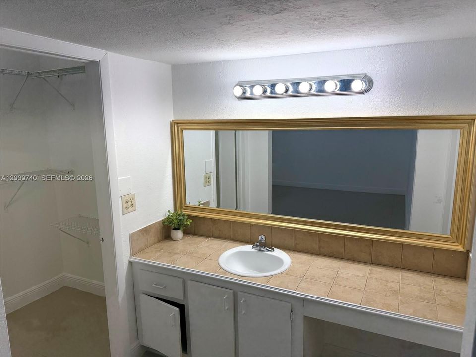 For Sale: $195,000 (2 beds, 2 baths, 1080 Square Feet)