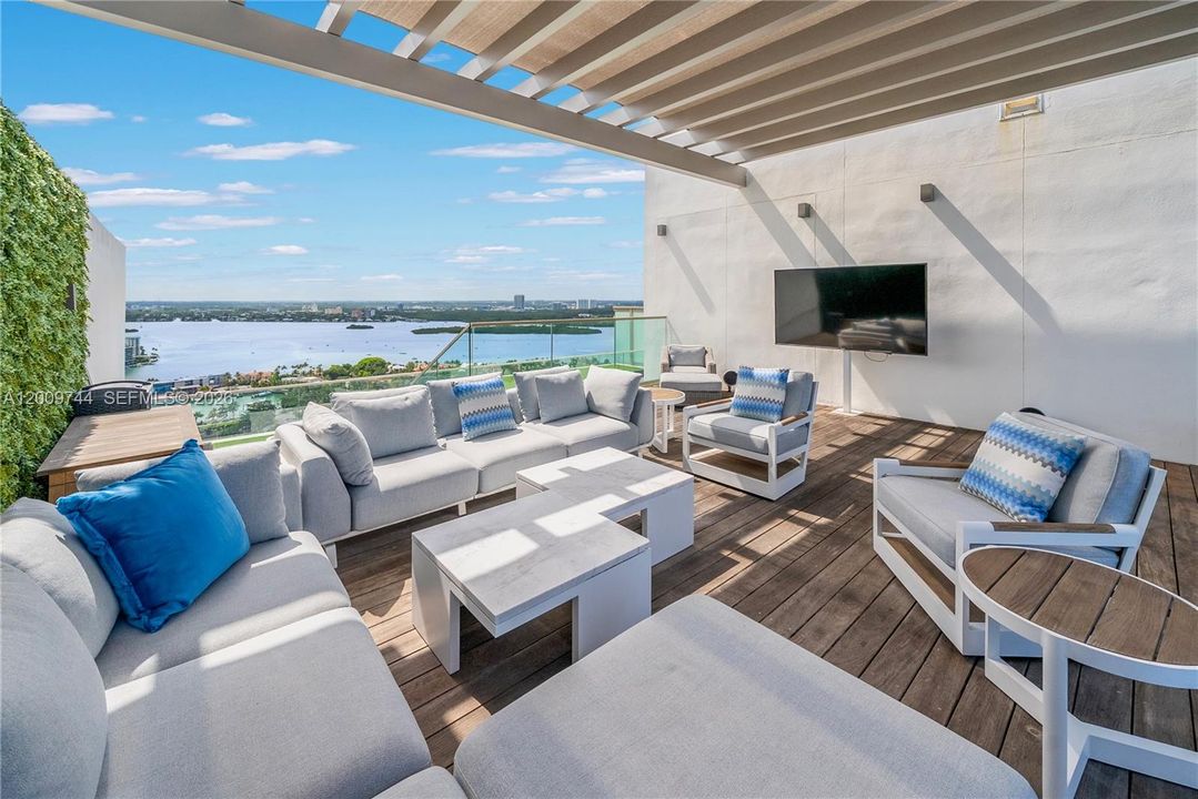 For Sale: $23,950,000 (4 beds, 5 baths, 4900 Square Feet)