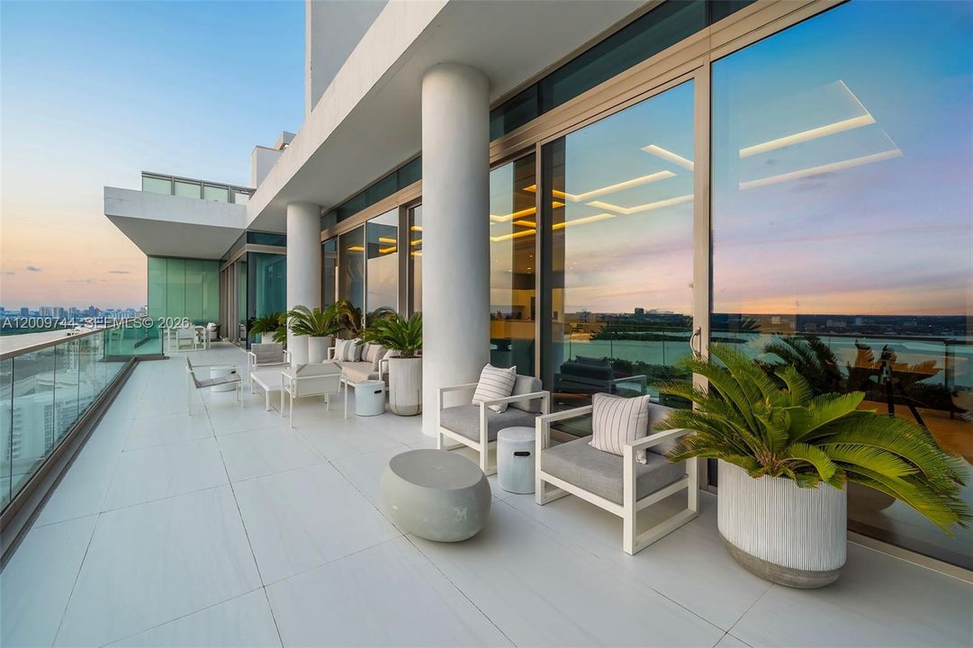 For Sale: $23,950,000 (4 beds, 5 baths, 4900 Square Feet)