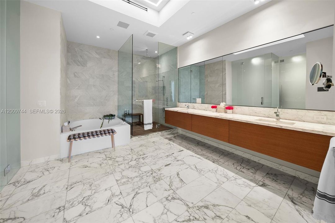For Sale: $23,950,000 (4 beds, 5 baths, 4900 Square Feet)