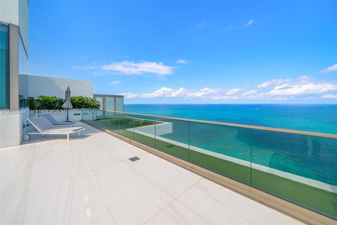 For Sale: $23,950,000 (4 beds, 5 baths, 4900 Square Feet)