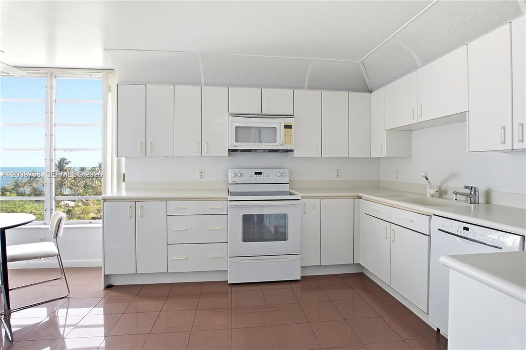 For Sale: $2,600,000 (3 beds, 3 baths, 1772 Square Feet)