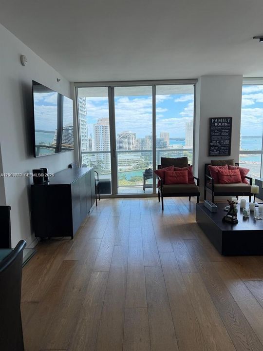 Recientemente alquilado: $4,300 (2 camas, 2 baños, 1146 Pies cuadrados)