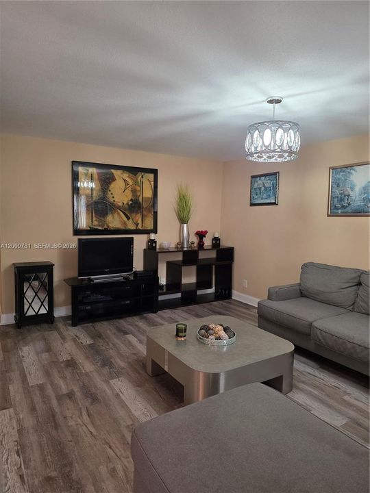 В аренду: $2,200 (2 спален, 2 ванн, 880 Квадратных фут)