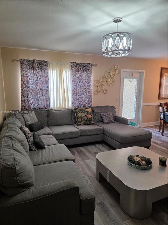 В аренду: $2,200 (2 спален, 2 ванн, 880 Квадратных фут)