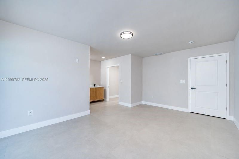 Vendido Recientemente: $895,000 (3 camas, 2 baños, 1834 Pies cuadrados)