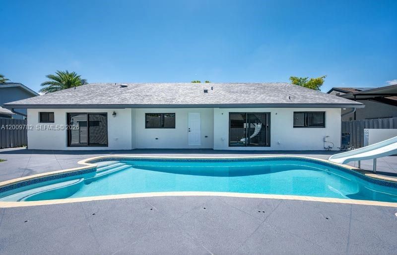 Vendido Recientemente: $895,000 (3 camas, 2 baños, 1834 Pies cuadrados)