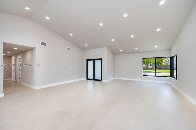 Vendido Recientemente: $895,000 (3 camas, 2 baños, 1834 Pies cuadrados)