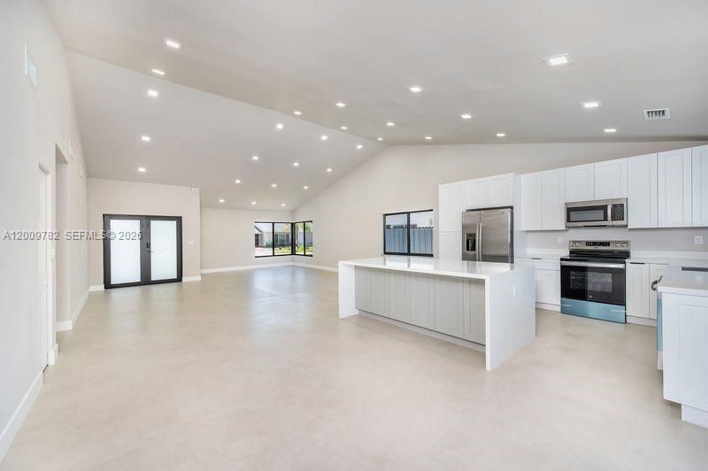 Vendido Recientemente: $895,000 (3 camas, 2 baños, 1834 Pies cuadrados)
