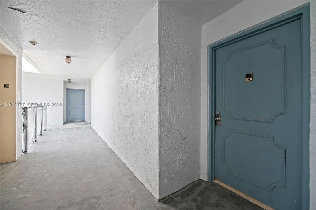 For Sale: $385,000 (2 beds, 2 baths, 1203 Square Feet)