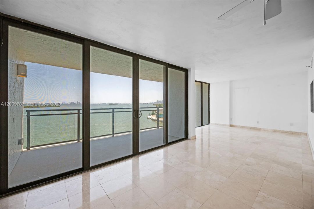 For Sale: $385,000 (2 beds, 2 baths, 1203 Square Feet)