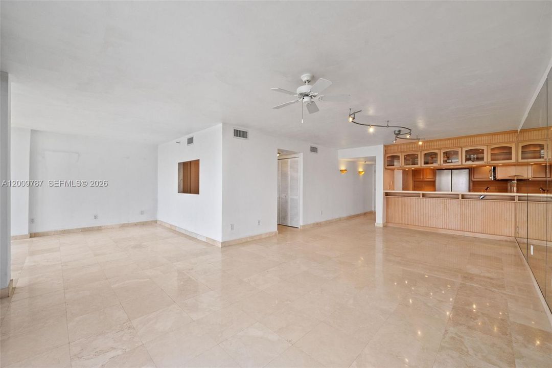 For Sale: $385,000 (2 beds, 2 baths, 1203 Square Feet)