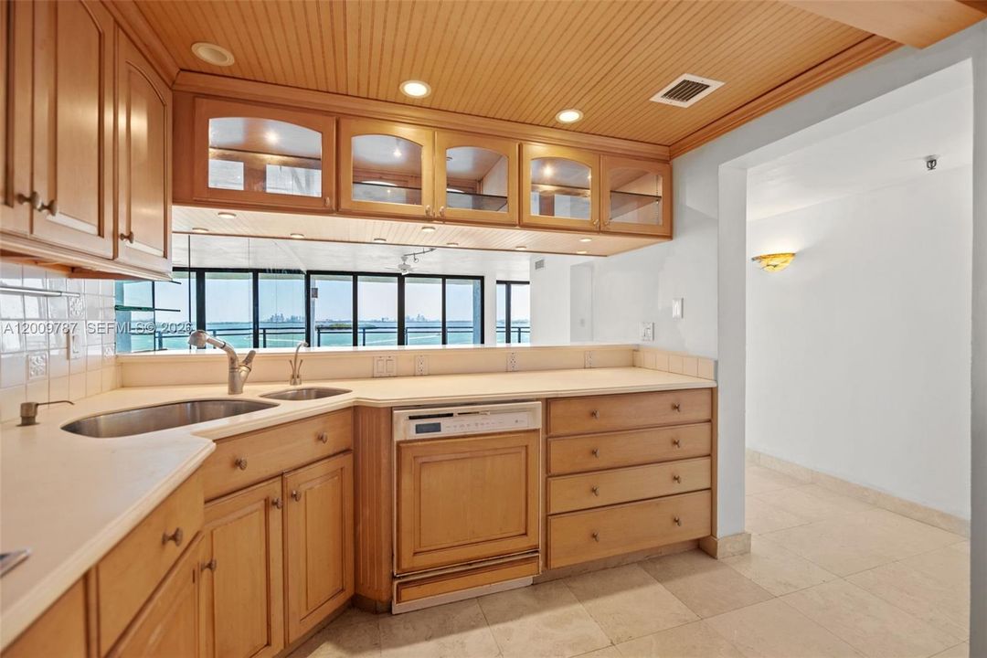 For Sale: $385,000 (2 beds, 2 baths, 1203 Square Feet)