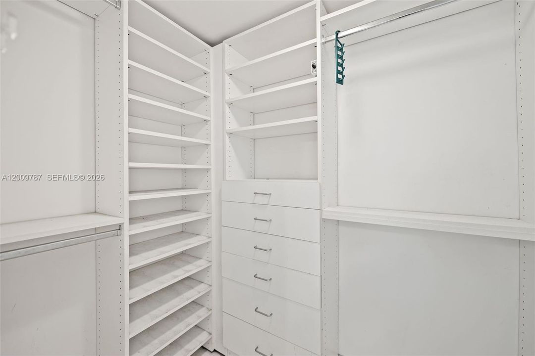 For Sale: $385,000 (2 beds, 2 baths, 1203 Square Feet)