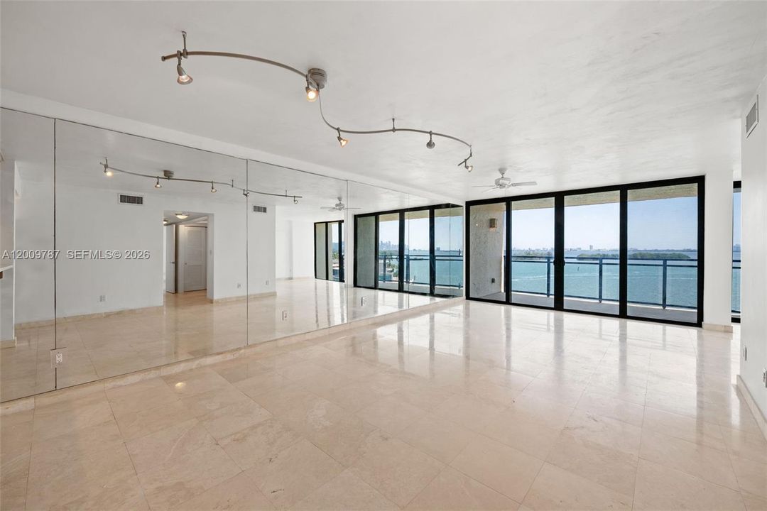 For Sale: $385,000 (2 beds, 2 baths, 1203 Square Feet)