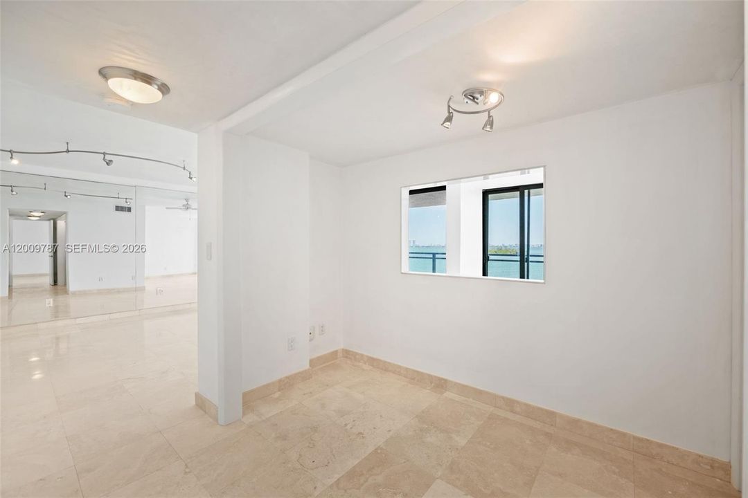 For Sale: $385,000 (2 beds, 2 baths, 1203 Square Feet)
