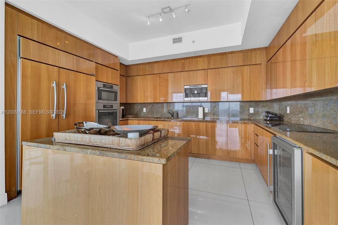 В аренду: $45,000 (3 спален, 4 ванн, 2872 Квадратных фут)